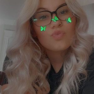 Meet your Posher, Denika